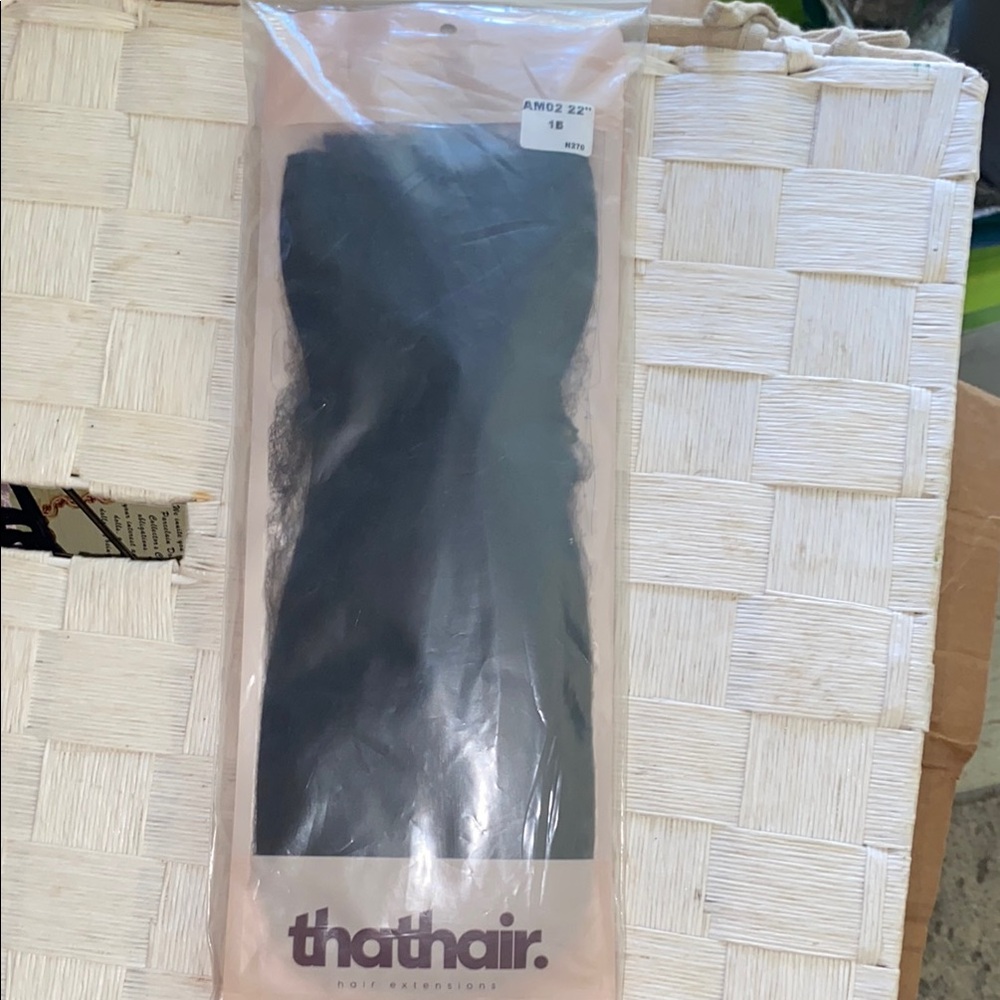 Women’s thathair halo two jet black one straight &  one wavy